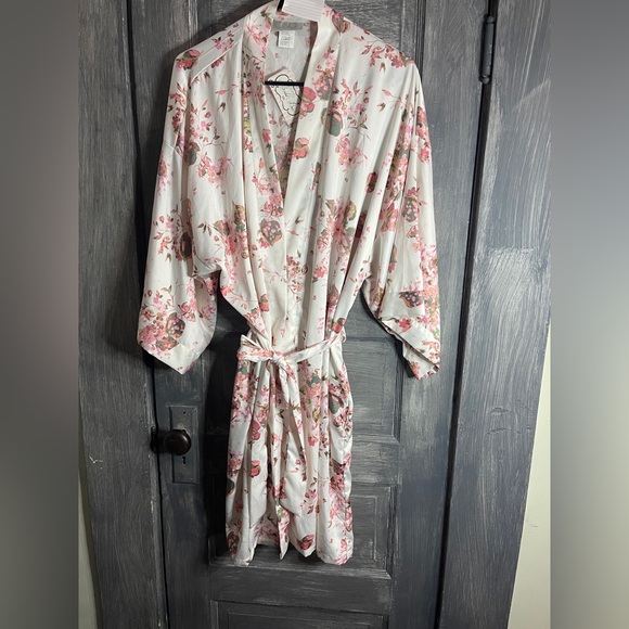 L54 Vanilla Bay Pink and White Floral Robe Intimates Sleepwear - Picture 1 of 4